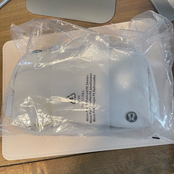 Lululemon Everywhere White Opal Belt Bag - Picture 3 of 4